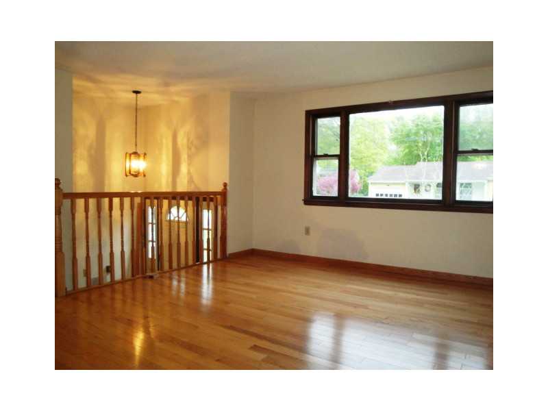 8 Holdsworth Road Preston, CT 06365 - Photo 3 of 25 Living Room.