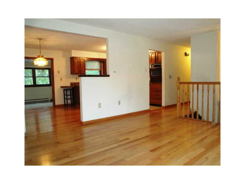 8 Holdsworth Road Preston, CT 06365 - Photo 5 of 25 Living Room.