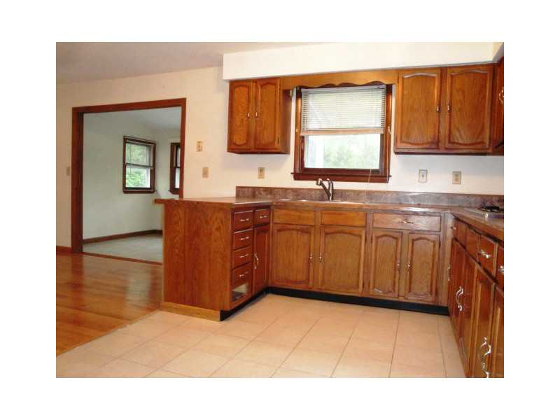 8 Holdsworth Road Preston, CT 06365 - Photo 7 of 25 Kitchen.