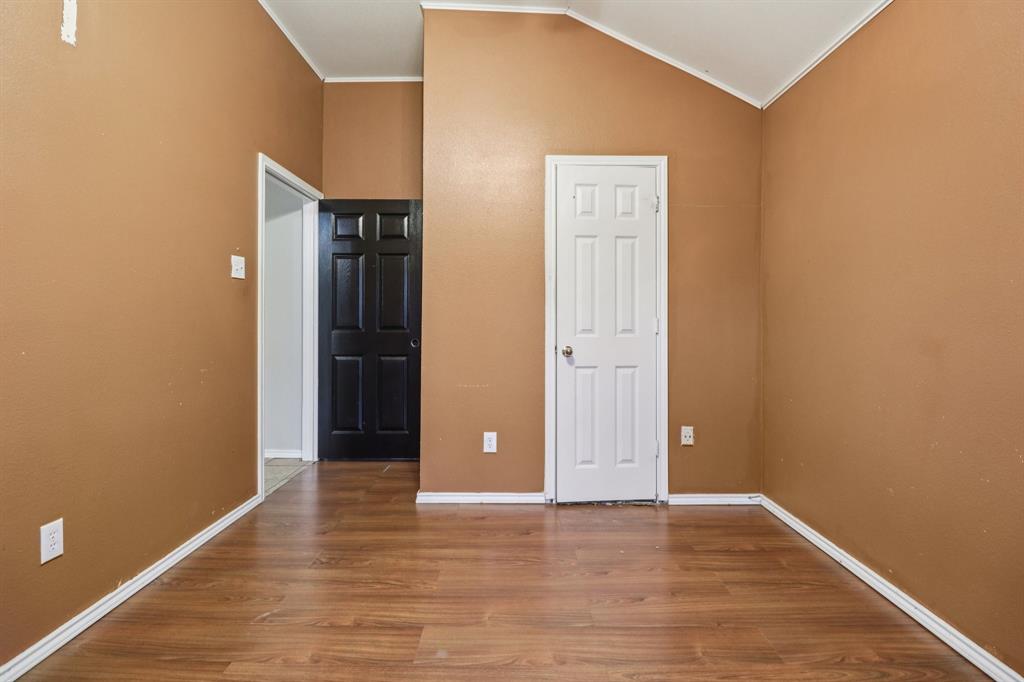 600 North Chattey Road DeSoto, TX 75115 - Photo 31 of 40 a view of an empty room with wooden floor and closet