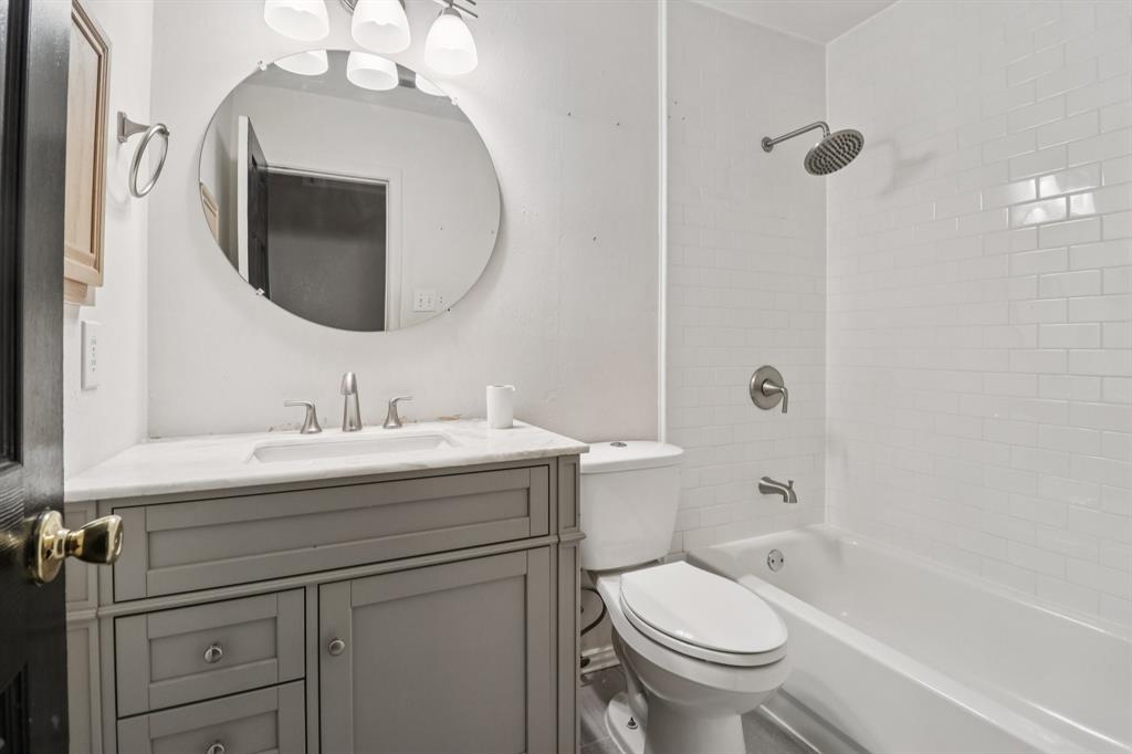 600 North Chattey Road DeSoto, TX 75115 - Photo 34 of 40 a bathroom with a sink and a mirror