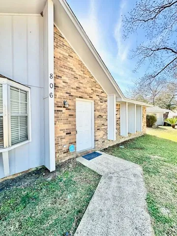 $1,895 | 806 Meadow Lane, Fort Walton Beach, FL 32547