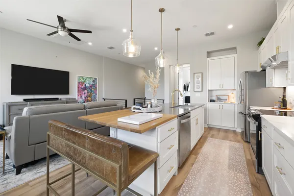 $415,000 | 12001 Vista Parke Drive, Unit 1402, Austin, TX 78726