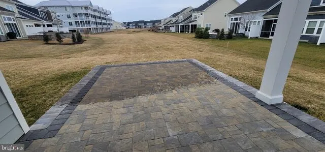 a view of a yard and front view of a building