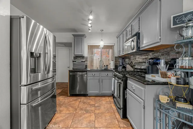 $630,000 | 807 East Laurel Oak Drive, Unit 46, Azusa, CA 91702