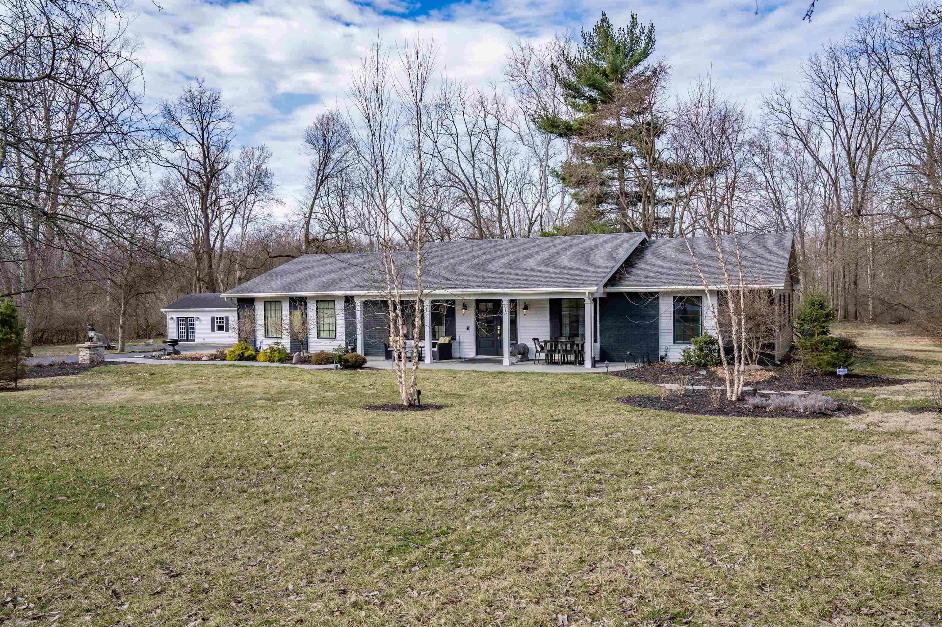4526 West Hamilton Road South Fort Wayne, IN 46814 - Photo 2 of 33