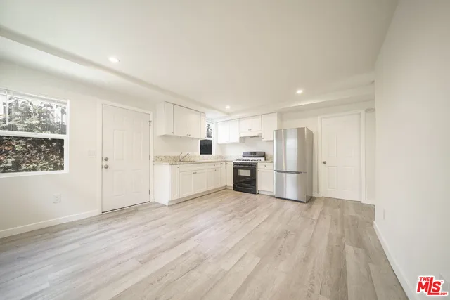 $2,750 | 229 East 85th Street, Unit 231 12, Los Angeles, CA 90003