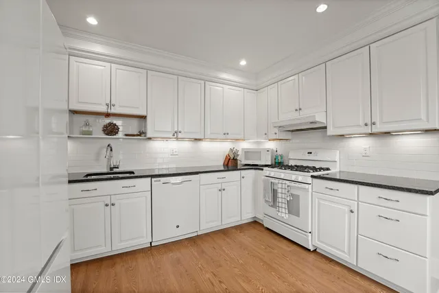 $6,700 | 41 Ridge Street, Unit 1, Greenwich, CT 06830