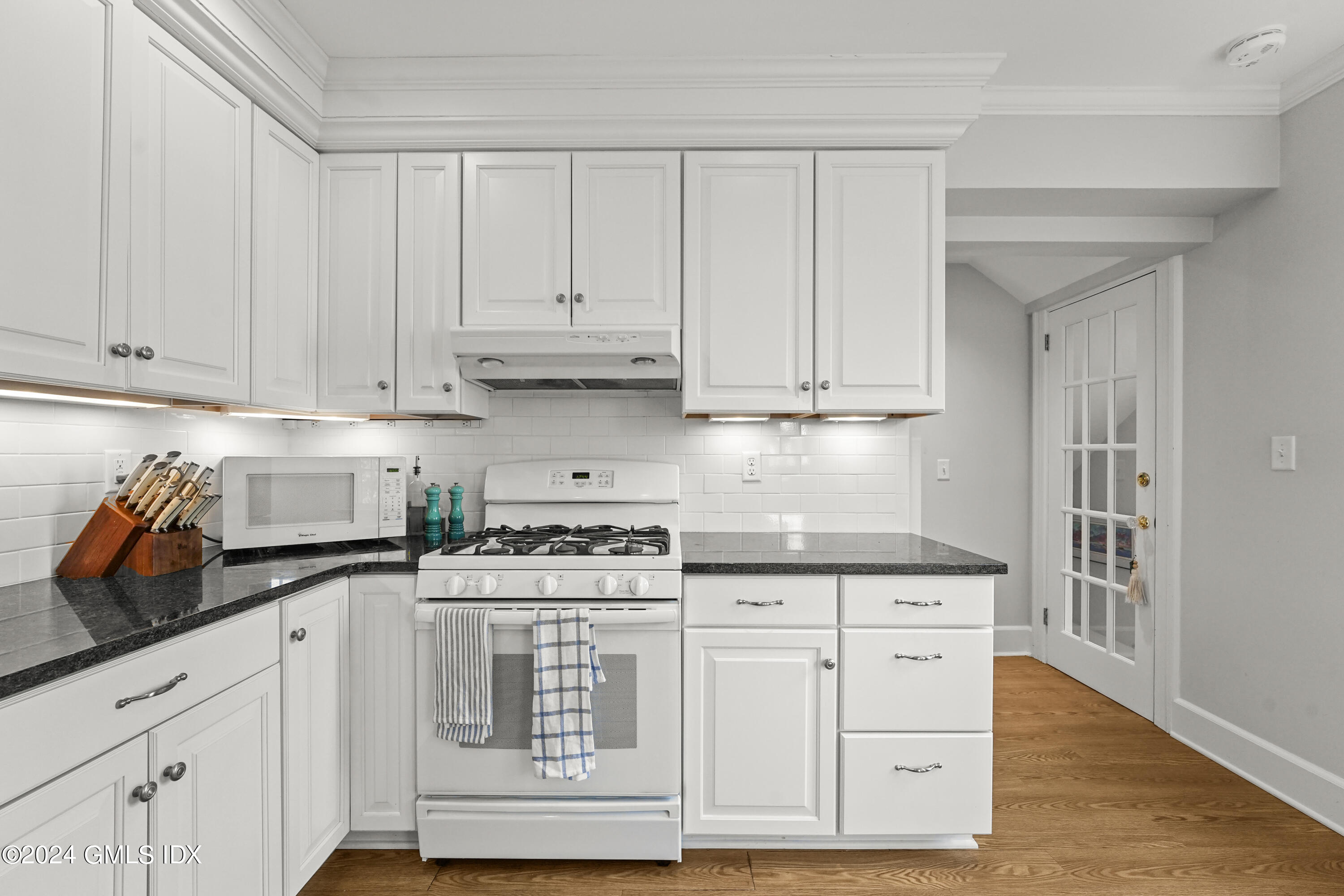 41 Ridge Street, Unit 1 Greenwich, CT 06830 - Photo 20 of 41 41 Ridge St Greenwich CT 06830-print-026