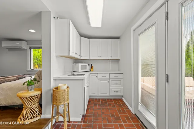 $6,700 | 41 Ridge Street, Unit 1, Greenwich, CT 06830