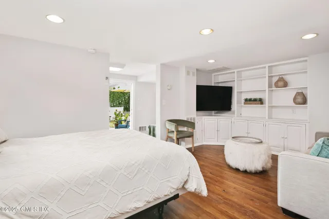 $6,700 | 41 Ridge Street, Unit 1, Greenwich, CT 06830