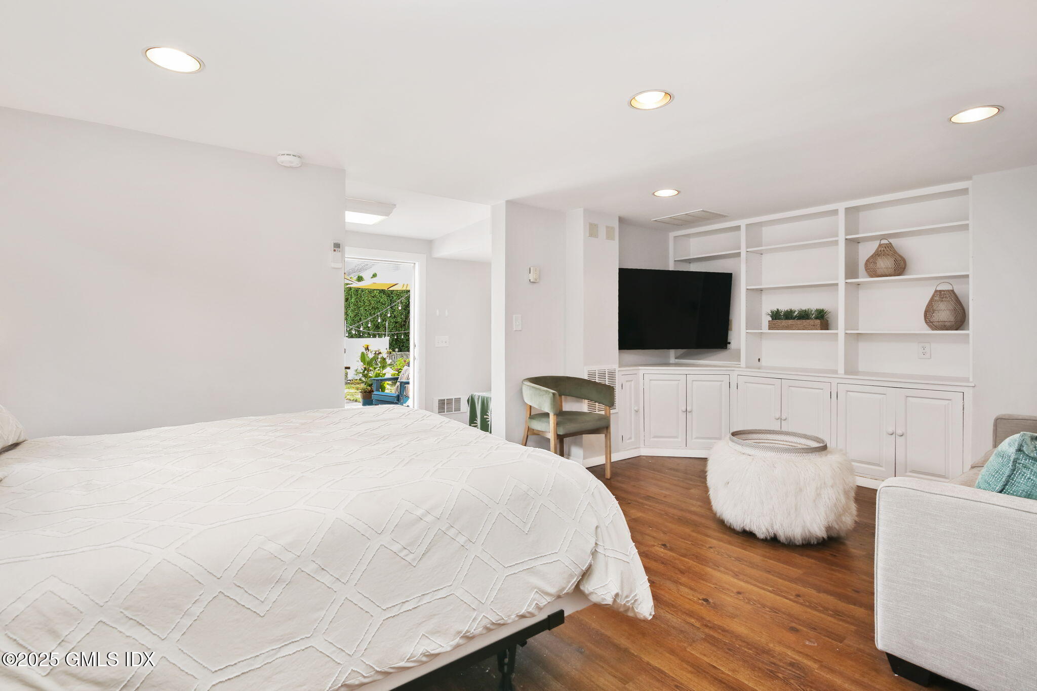 41 Ridge Street, Unit 1 Greenwich, CT 06830 - Photo 29 of 41 18-web-or-mls-41-ridge-st-unit-1