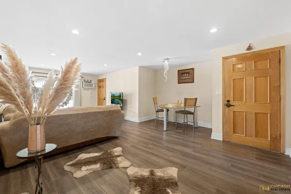 $235,000 | 5323 North Delphia Avenue, Unit 323W, Chicago, IL 60656