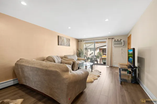 $235,000 | 5323 North Delphia Avenue, Unit 323W, Chicago, IL 60656