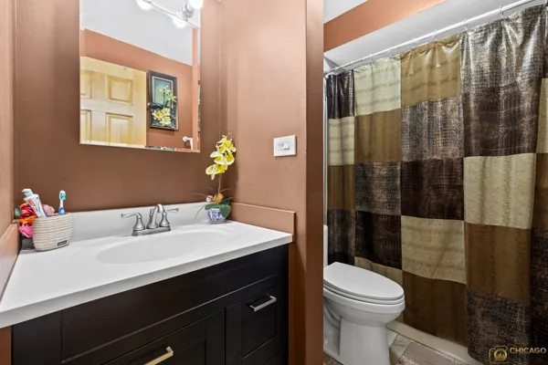 $235,000 | 5323 North Delphia Avenue, Unit 323W, Chicago, IL 60656