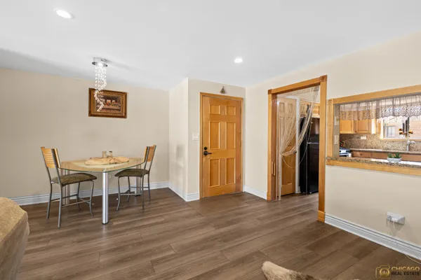 $235,000 | 5323 North Delphia Avenue, Unit 323W, Chicago, IL 60656