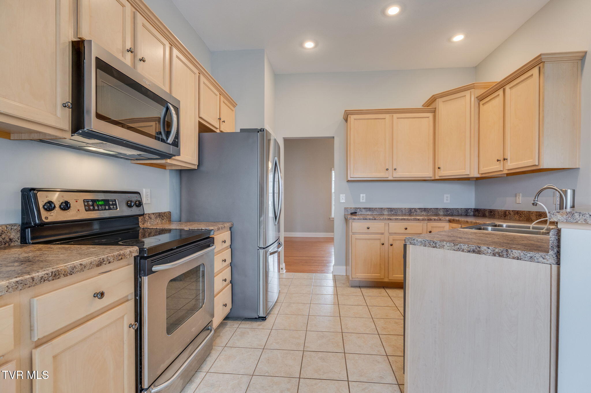 205 Rockingham Meadows Drive, Unit 16 Johnson City, TN 37615 - Photo 13 of 30 013