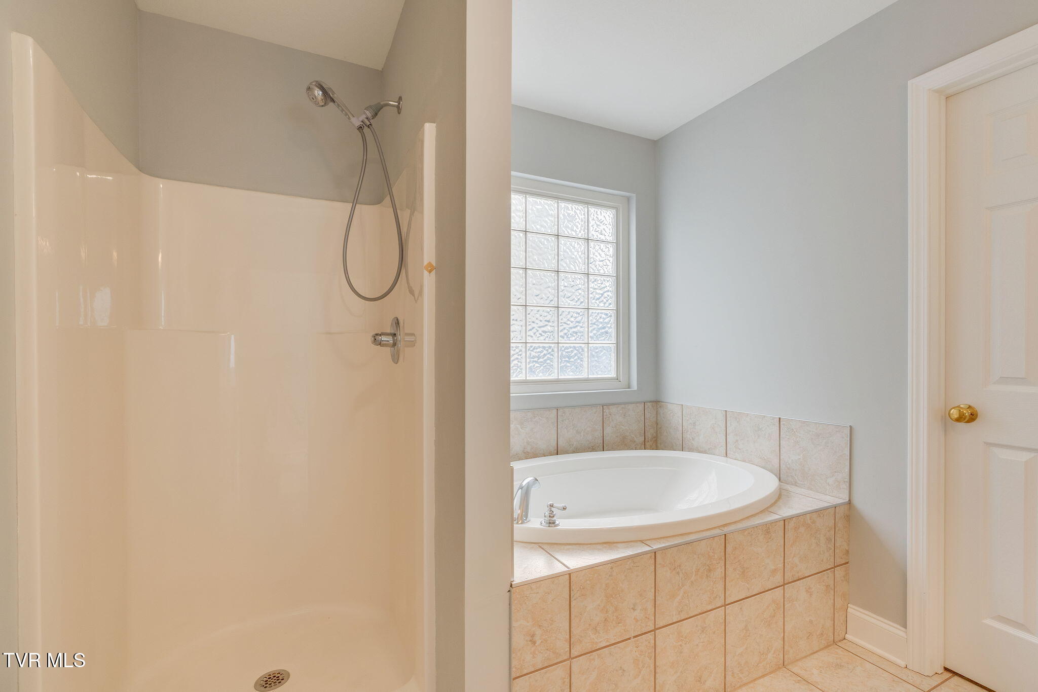 205 Rockingham Meadows Drive, Unit 16 Johnson City, TN 37615 - Photo 19 of 30 019