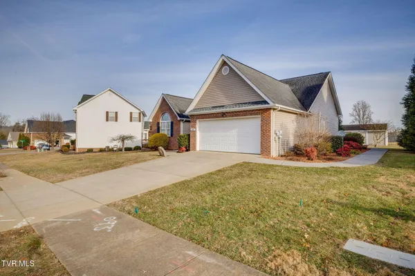 $2,500 | 205 Rockingham Meadows Drive, Unit 16, Johnson City, TN 37615