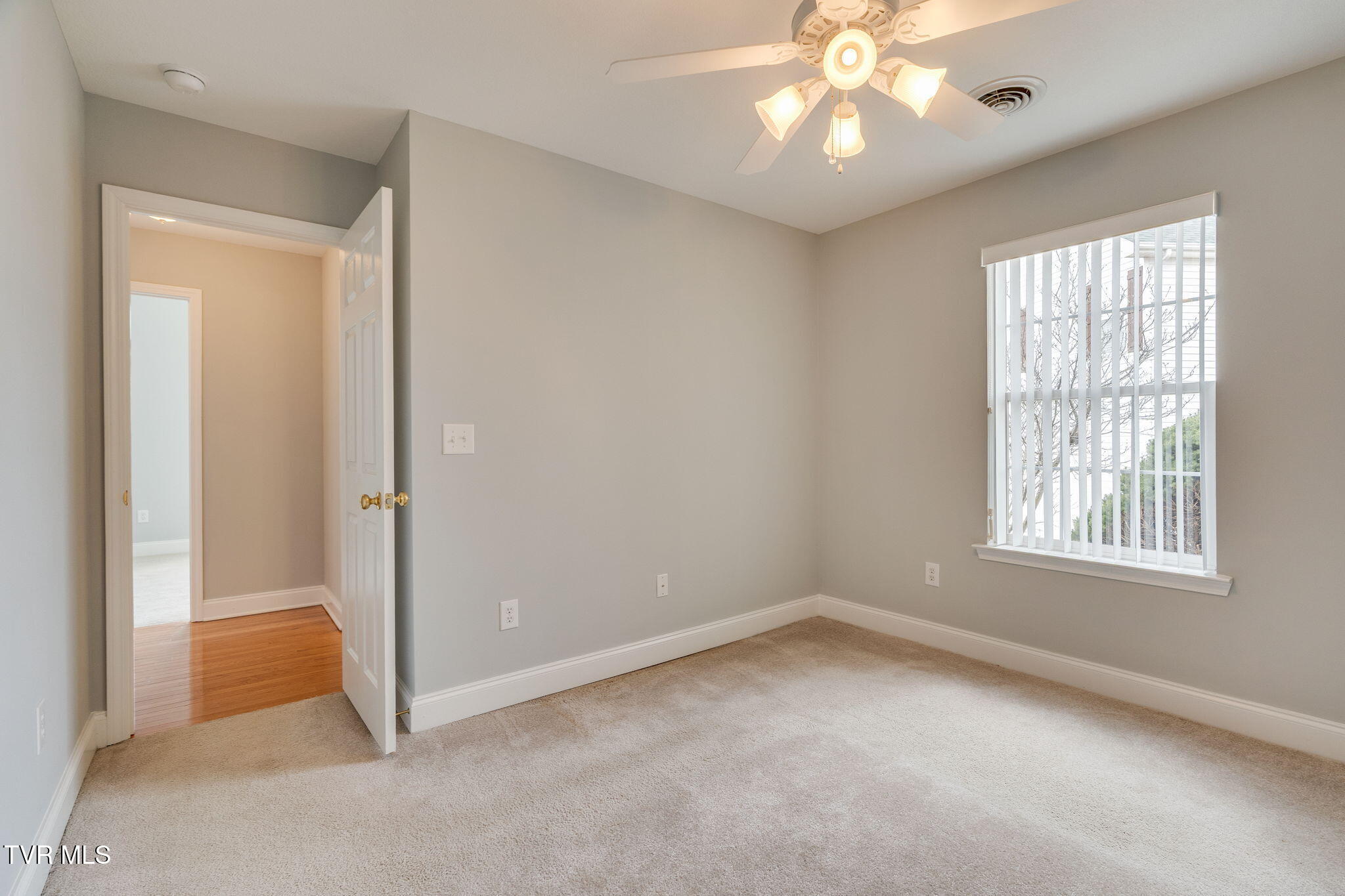 205 Rockingham Meadows Drive, Unit 16 Johnson City, TN 37615 - Photo 27 of 30 027