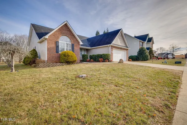 $2,500 | 205 Rockingham Meadows Drive, Unit 16, Johnson City, TN 37615