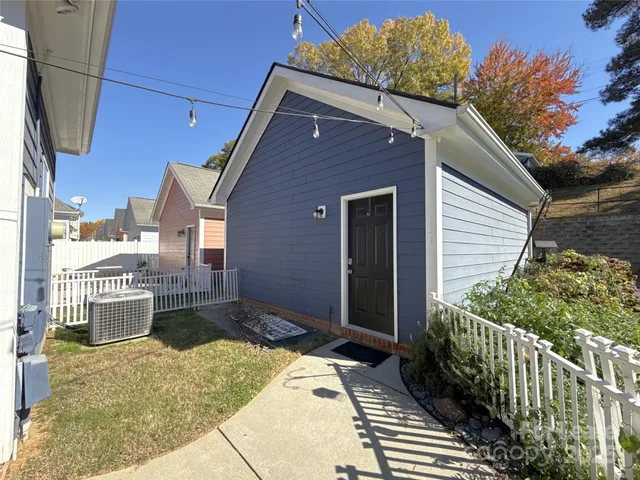 a house view with a outdoor space