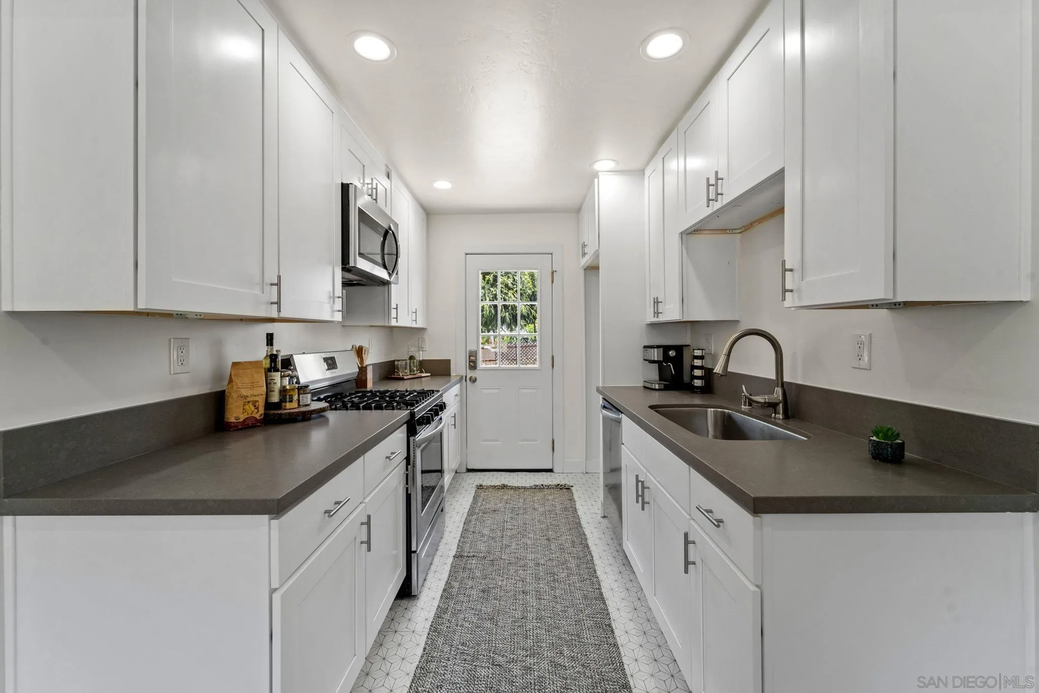 709 Hillsview Road El Cajon, CA 92020 - Photo 8 of 34 Gallery Image 8