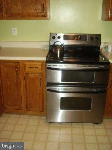 8401 Horatio Road Randallstown, MD 21133 - Photo 3 of 17 Stainless Stove