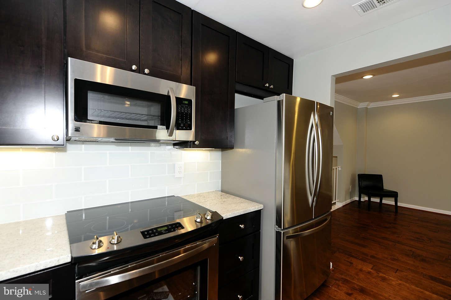2101 North Rolfe Street, Unit B Arlington, VA 22209 - Photo 17 of 28 Kitchen