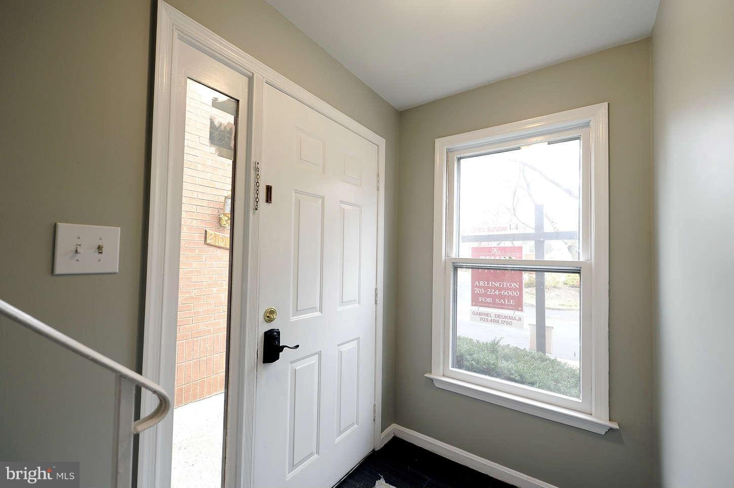 2101 North Rolfe Street, Unit B Arlington, VA 22209 - Photo 5 of 28 Interior (General)