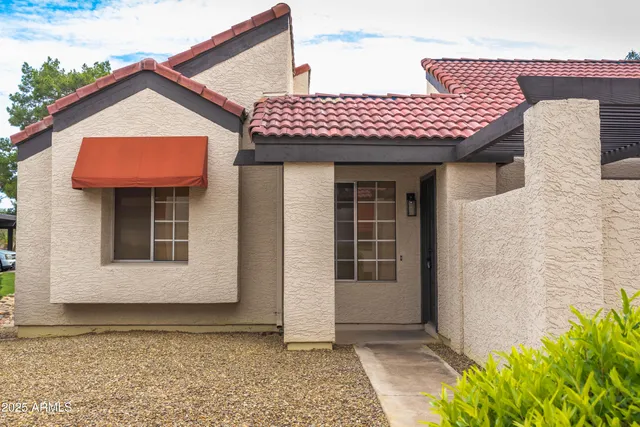 a view of a livingroom with a fireplace