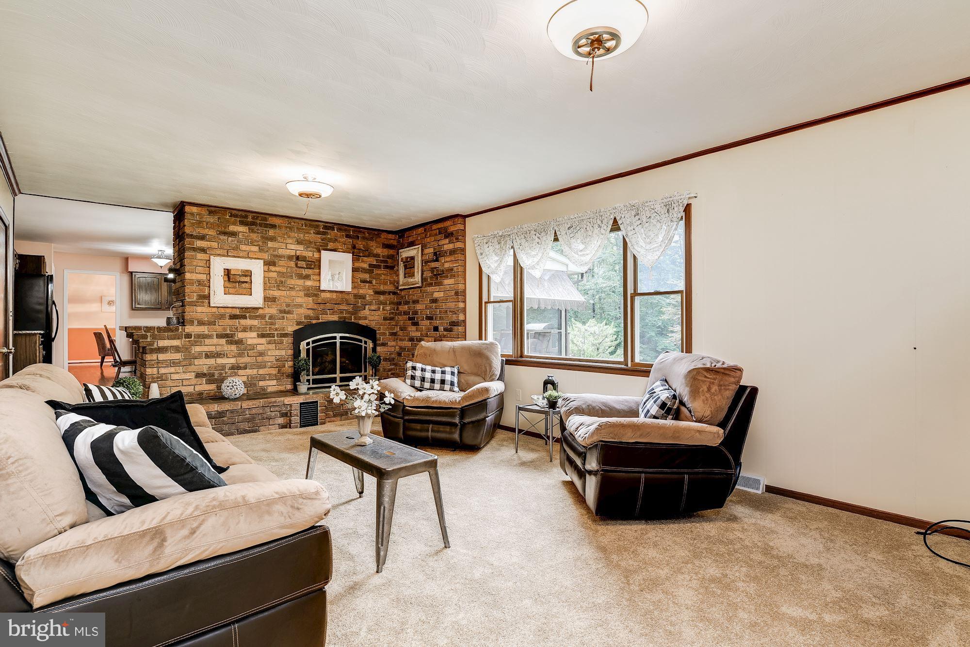331 Edgewater Road Pasadena, MD 21122 - Photo 11 of 29 Family Room