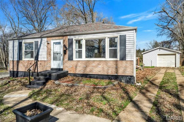 $94,900 | 2045 Bainbridge Drive, St. Louis, MO 63133