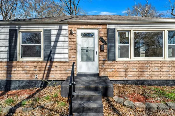 $94,900 | 2045 Bainbridge Drive, St. Louis, MO 63133