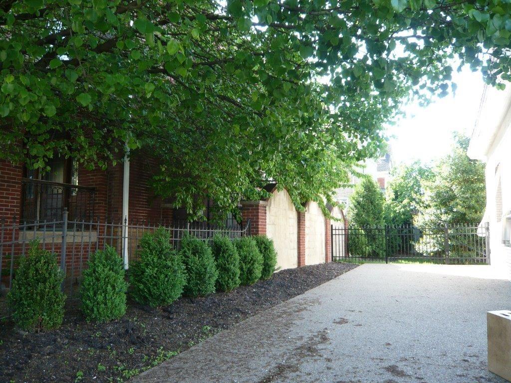 632 Blackburn Road Sewickley, PA 15143 - Photo 2 of 16 The current owners created this wall for privacy in the rear yard. The driveway and shrubs do not belong to632 Blackburn.