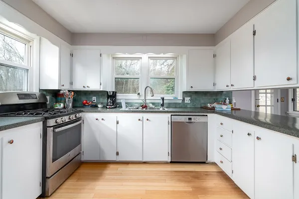 $574,900 | 982 Wordens Pond Road, South Kingstown, RI 02879