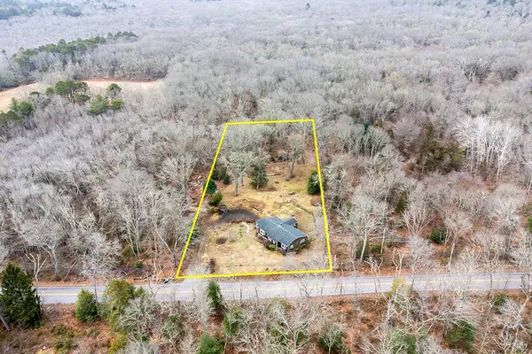 $574,900 | 982 Wordens Pond Road, South Kingstown, RI 02879