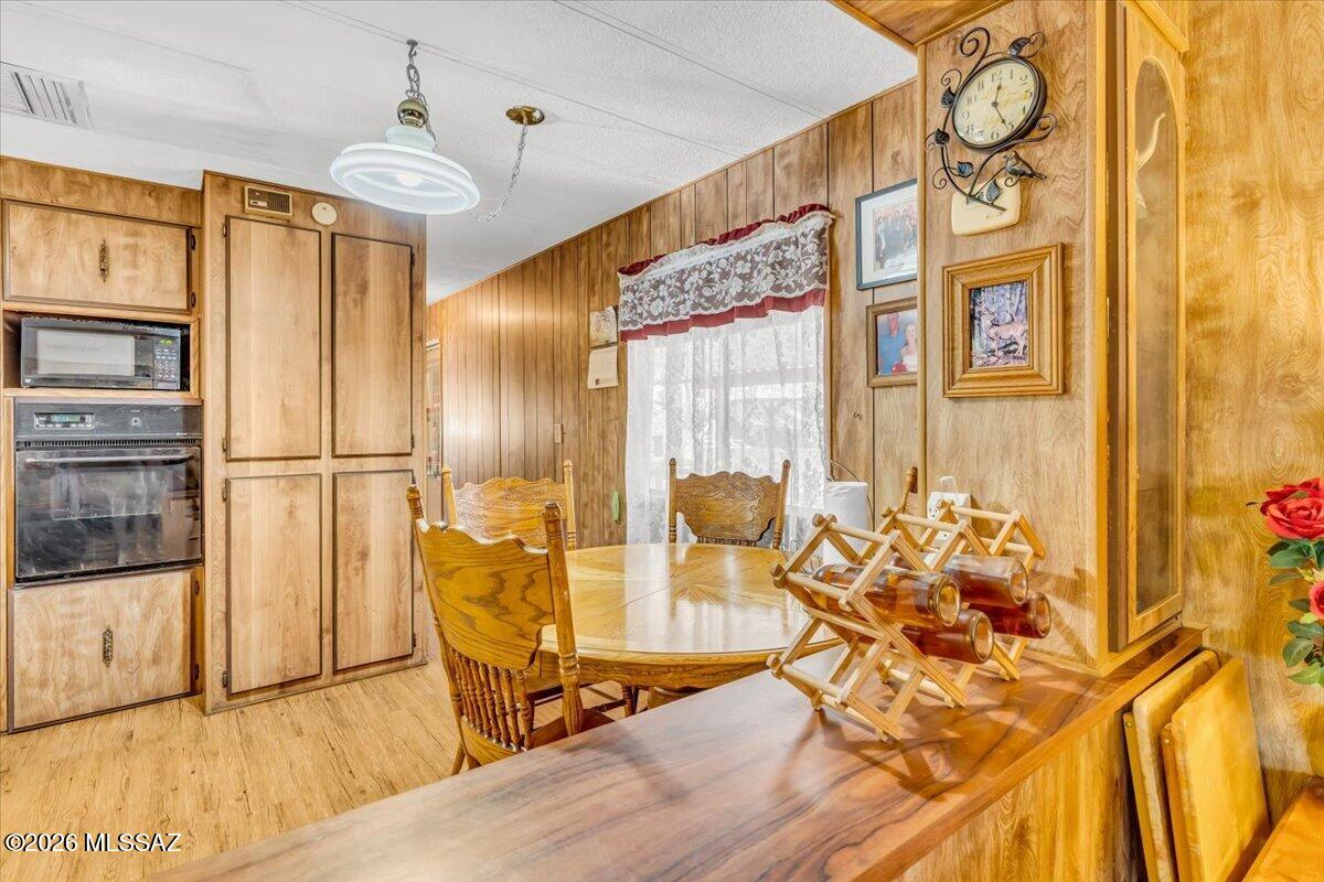 5379 West Rafter Cir Street Tucson, AZ 85713 - Photo 5 of 38 a very nice looking room with a large window