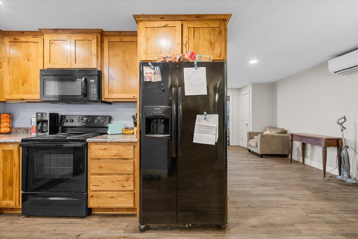 381 Benson Street Medford, OR 97501 - Photo 7 of 21 383