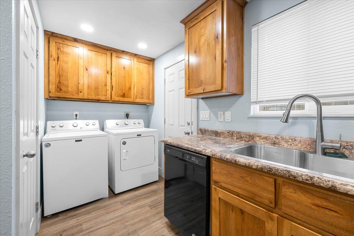 381 Benson Street Medford, OR 97501 - Photo 8 of 21 383