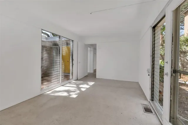 a view of entryway with window