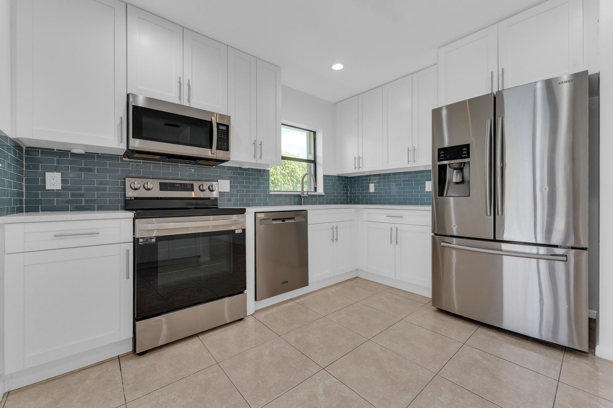 10084 Camelback Lane Boca Raton, FL 33498 - Photo 5 of 18 7 copy
