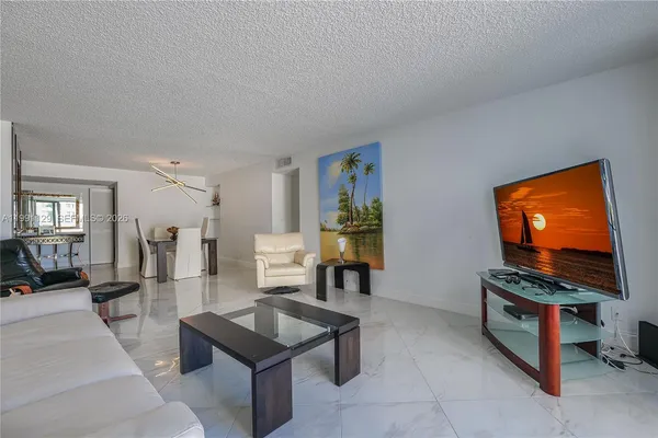 $2,850 | 2401 South Ocean Drive, Unit 305, Hollywood, FL 33019