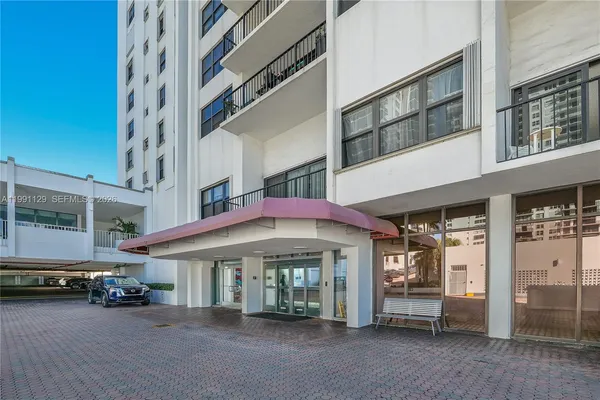 $2,850 | 2401 South Ocean Drive, Unit 305, Hollywood, FL 33019