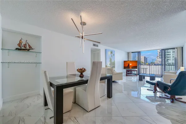 $2,850 | 2401 South Ocean Drive, Unit 305, Hollywood, FL 33019