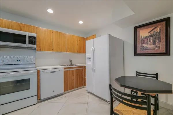 $2,850 | 2401 South Ocean Drive, Unit 305, Hollywood, FL 33019
