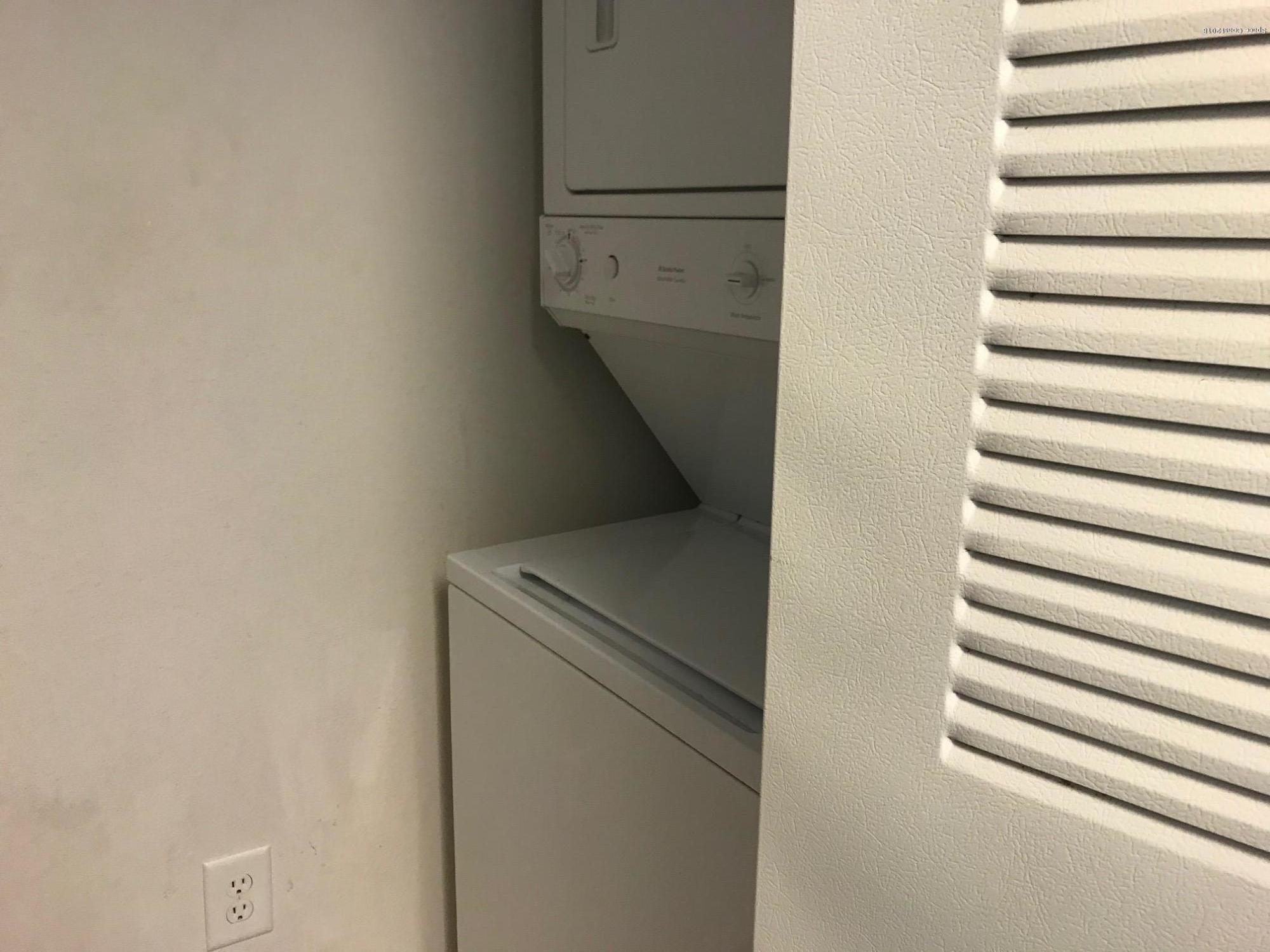 3532 D'Avinci Way, Unit 3015 Melbourne, FL 32901 - Photo 5 of 20 a utility room with washer and dryer