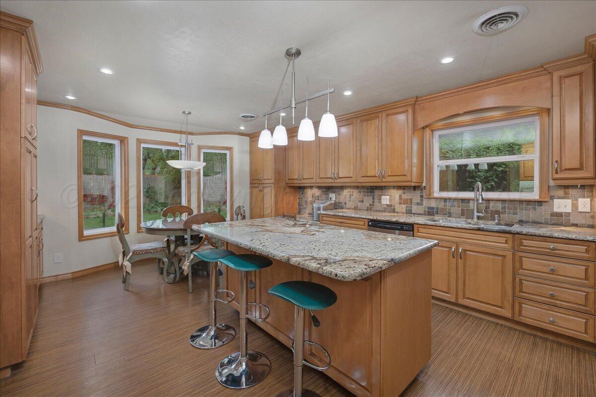 6215 Elmhurst Road Amarillo, TX 79106 - Photo 10 of 33 10-Kitchen