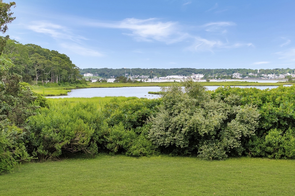 13 County Road Oak Bluffs, MA 02557 - Photo 5 of 7 Gallery Image 5