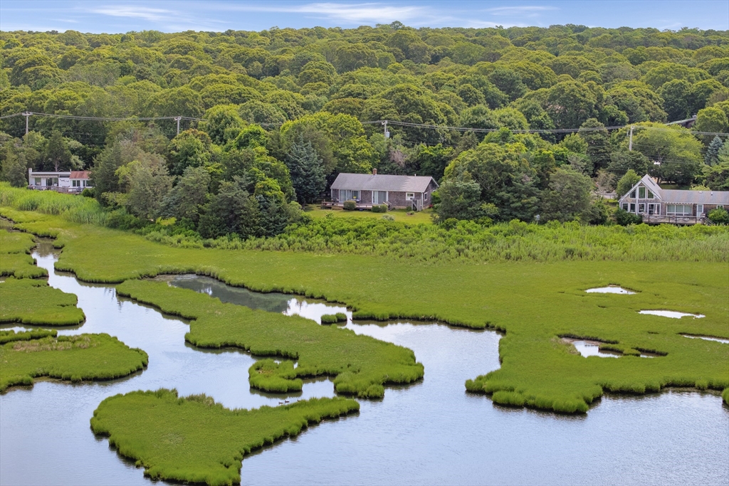 13 County Road Oak Bluffs, MA 02557 - Photo 6 of 7 Gallery Image 6